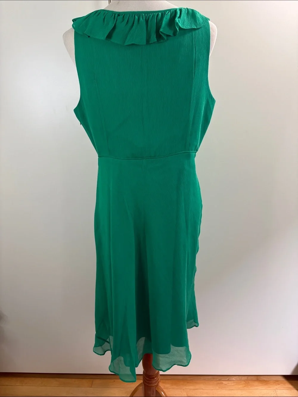 Rare J.Crew Silk Chiffon Kelly Green Sleeveless Dress with VNeck Ruffle | 14